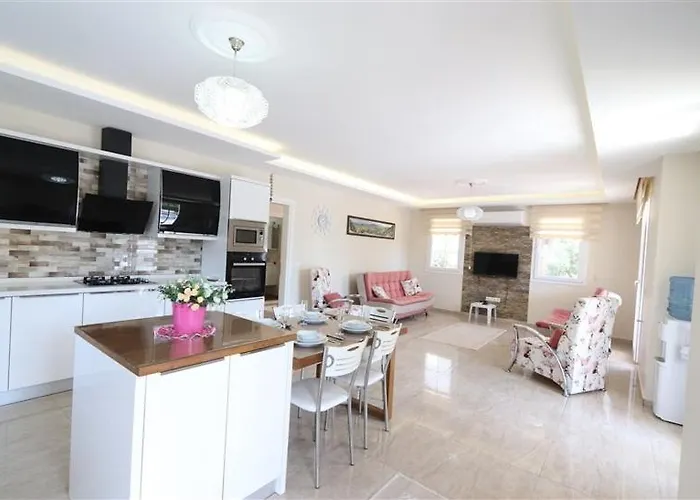 With Private Pool For 10 People In Dalyan Vilă *
