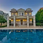 With Private Pool For 10 People In Dalyan וילה