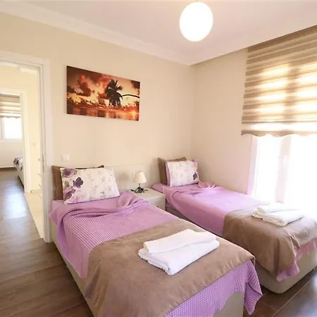 With Private Pool For 10 People In Dalyan オルタジャ