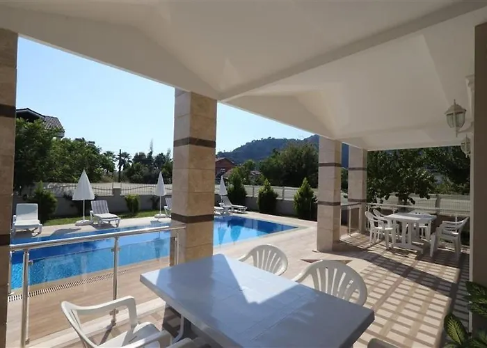 With Private Pool For 10 People In Dalyan オルタジャ