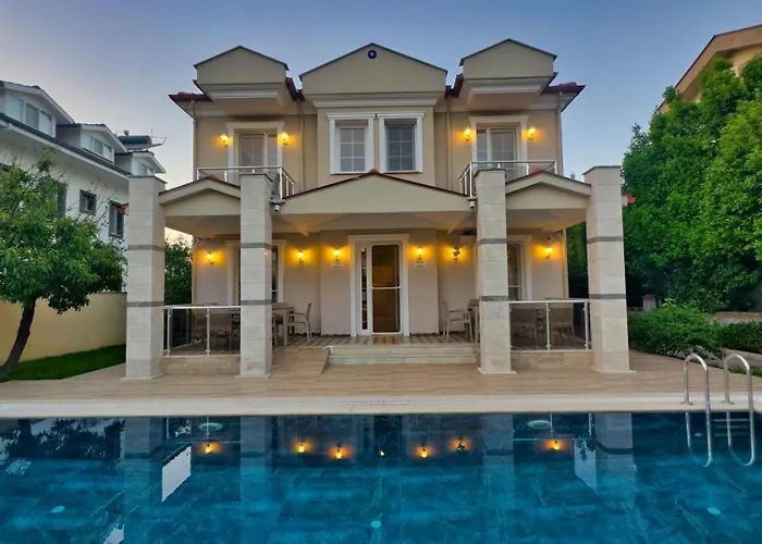 With Private Pool For 10 People In Dalyan ヴィラ