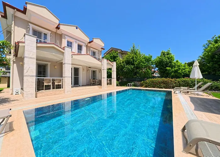 With Private Pool For 10 People In Dalyan * オルタジャ