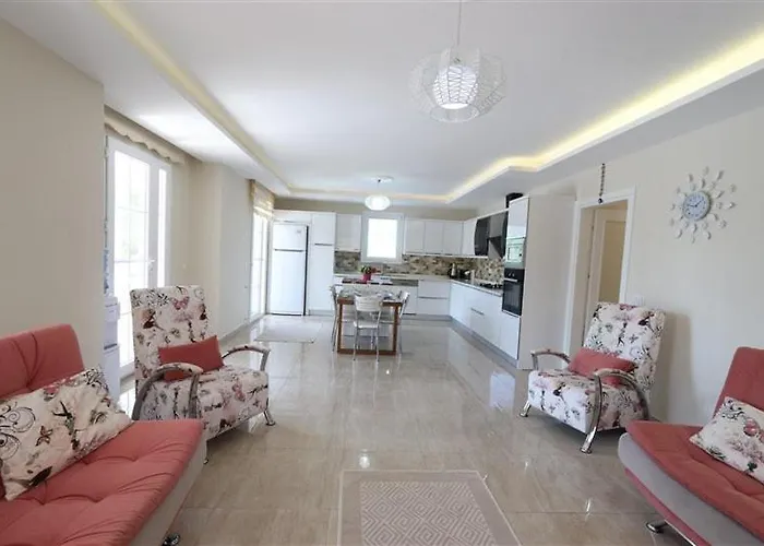 With Private Pool For 10 People In Dalyan ヴィラ