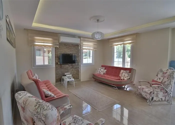 With Private Pool For 10 People In Dalyan ヴィラ