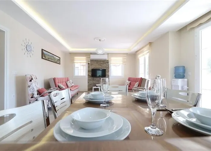 With Private Pool For 10 People In Dalyan オルタジャ