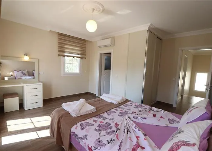 With Private Pool For 10 People In Dalyan オルタジャ