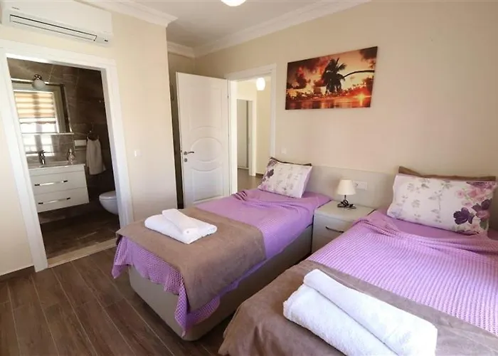 With Private Pool For 10 People In Dalyan オルタジャ