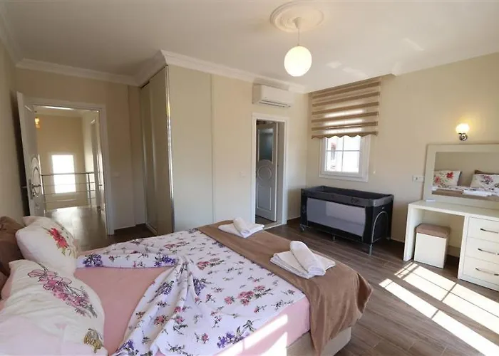 With Private Pool For 10 People In Dalyan ヴィラ オルタジャ